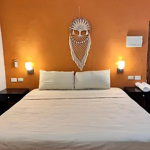 tumben-kuxtal-tulum.tulum-hotels.net/
