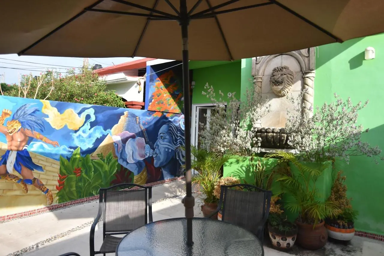Villa Leo Cancun Downtown Homestay